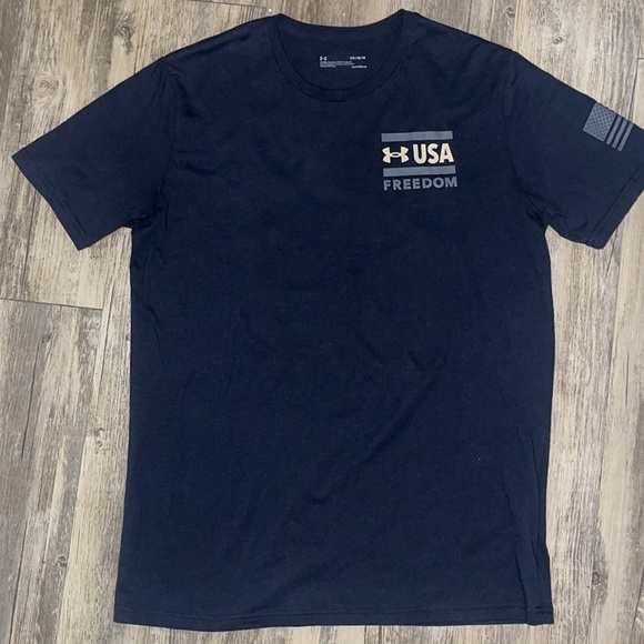 ❗️FINAL SALE❗️Men’s Under Armour Tee - Picture 2 of 6